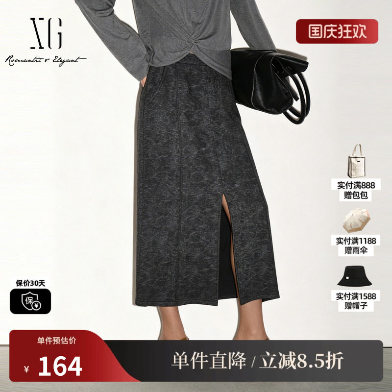 XG/雪歌XK303703A883深灰色暗纹印花A字开叉半身裙通勤休闲长裙女