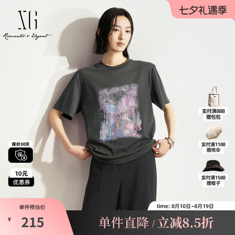 XG/雪歌XM201520A884深灰色棉感短袖T恤圆领印花直筒宽松休闲女装