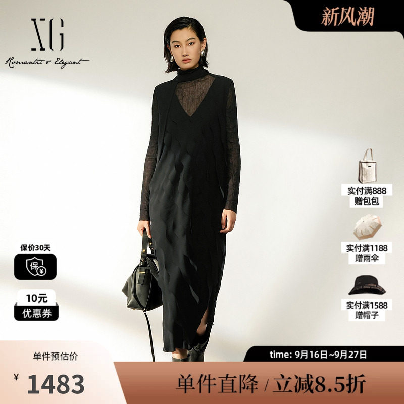 XG/雪歌 XL404007A290黑色网纱压褶高领T恤V领直筒连衣裙两件套女