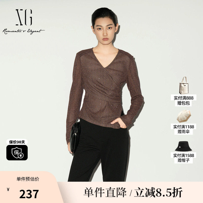 XG/雪歌XL101012A409 咖色细闪长袖T恤V领修身淑女打底短款上衣女