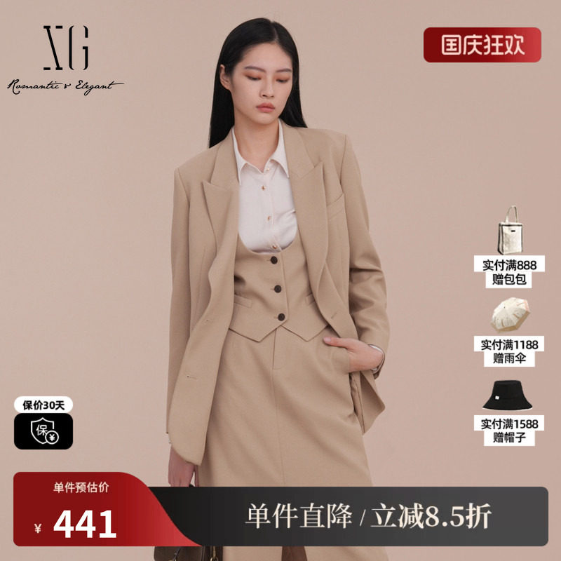 XG雪歌XK107022A173卡其色双排扣西装2025春季新款翻领长袖外套女