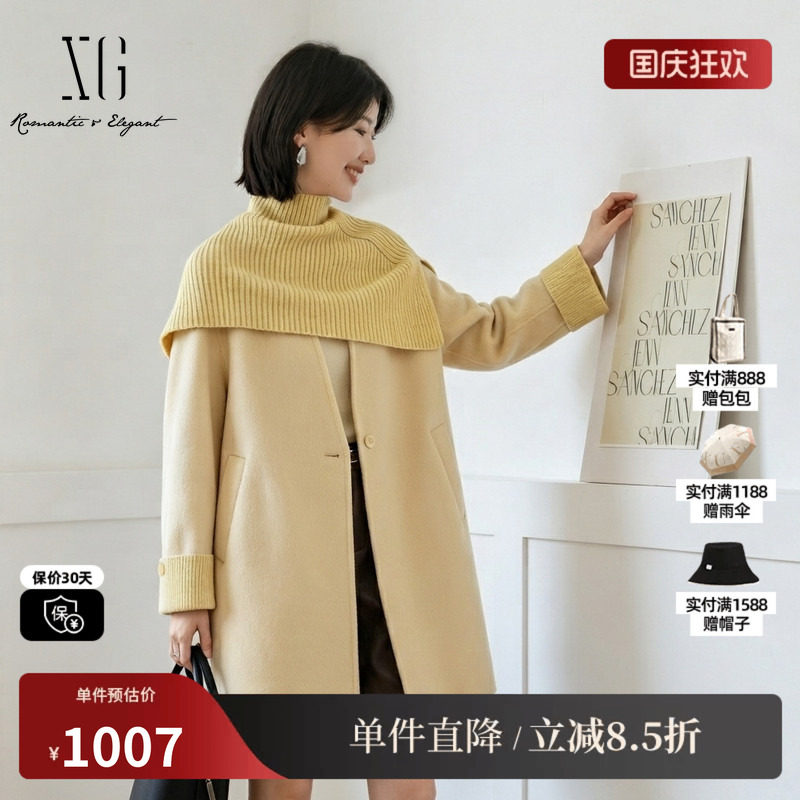 XG/雪歌 XK410796A830黄色羊毛混纺拼接无领毛呢大衣围脖两件套女