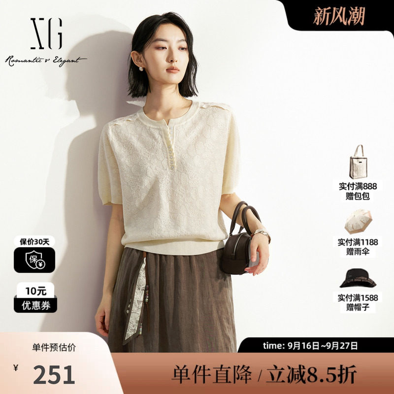 XG/雪歌 XM211625A830米白色镂空钩花圆领短袖针织衫直筒薄款女装