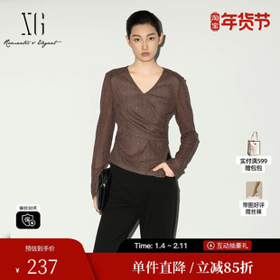 XG/雪歌XL101012A409 咖色细闪长袖T恤V领修身淑女打底短款上衣女