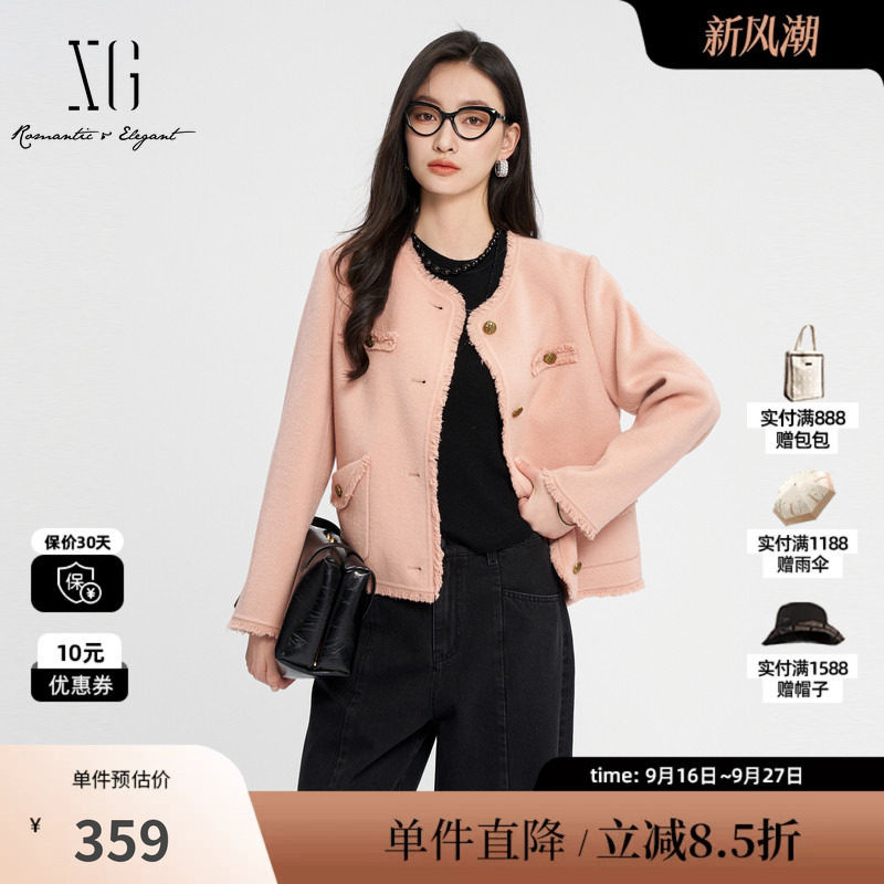 XG/雪歌XK410842A808 粉色纯羊毛小香风大衣毛边圆领直筒短外套女