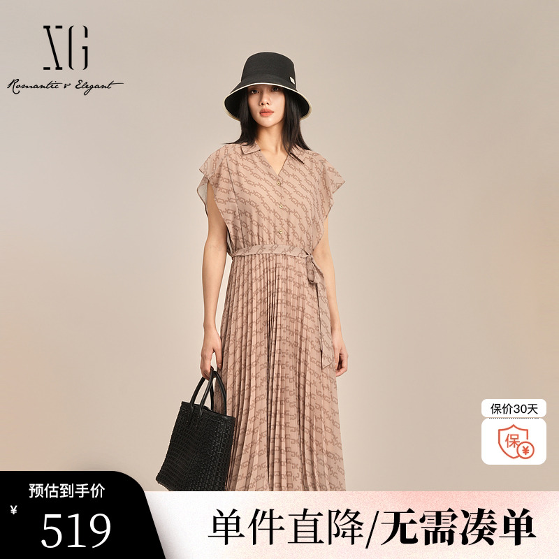 XG雪歌XK204019B797短袖衬衫连衣裙2025夏季新款满版印花百褶裙女