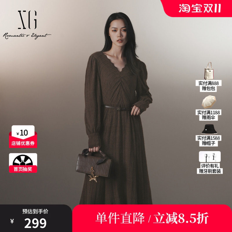 XG/雪歌XJ404014A572深咖色连衣裙时尚冬季新款蕾丝镂空中长裙女