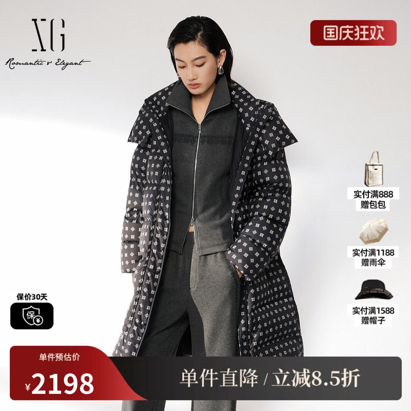XG/雪歌 XL406042B494黑色满印连帽鹅绒羽绒服长款直筒保暖外套女