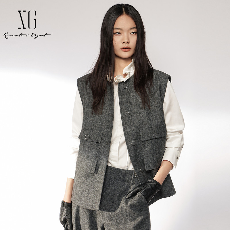 XG/雪歌 XL424001B182灰色羊毛混纺西装斜纹圆领无袖马夹外套女装