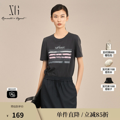 XG/雪歌XK201017A383深灰色纯棉短袖T恤圆领直筒印花休闲上衣女装