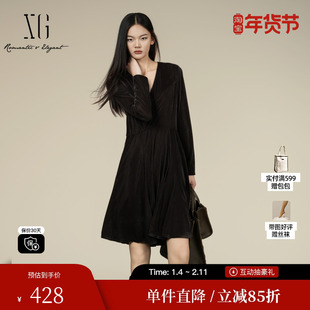 XG/雪歌XK404006A174深棕色褶皱连衣裙2025冬季新款长袖A字裙女装