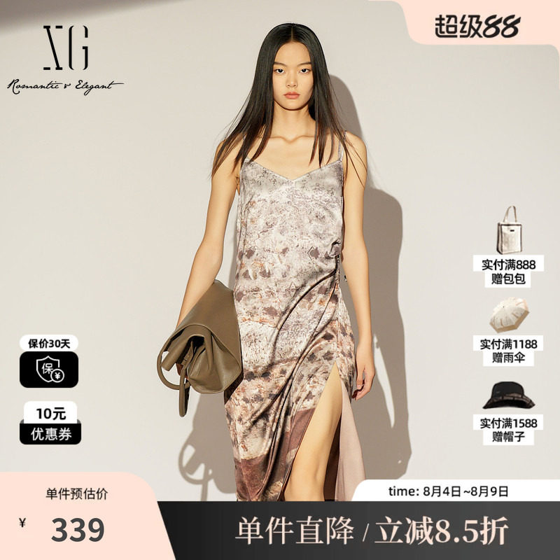 XG/雪歌XL104001B293花版吊带连衣裙V领收腰露背中长无袖碎花女装