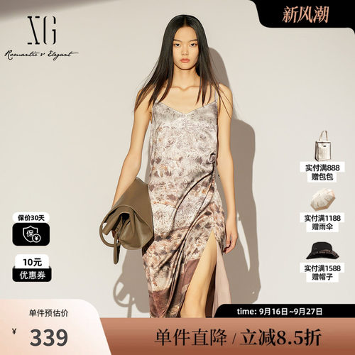XG/雪歌XL104001B293花版吊带连衣裙V领收腰露背中长无袖碎花女装