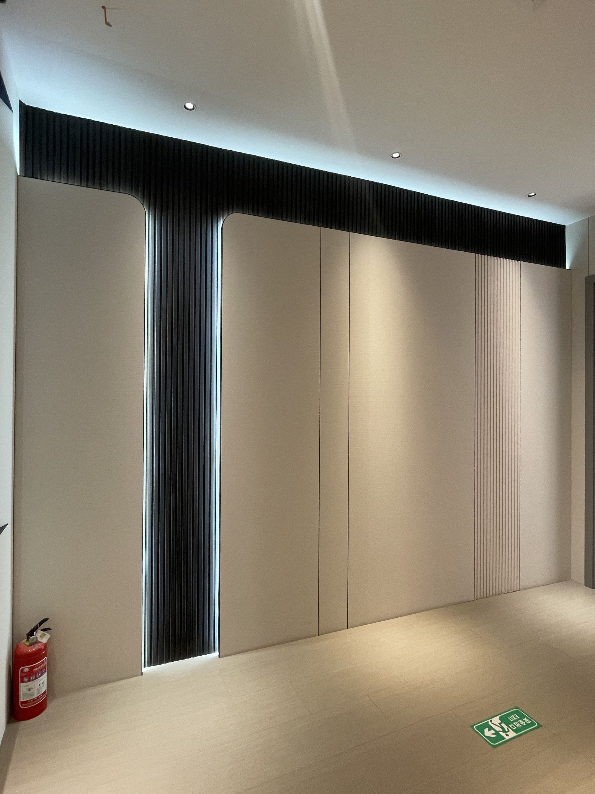 卧室床头木饰面背景墙灯带格栅板墙板集成板现代简约主卧硬包定制