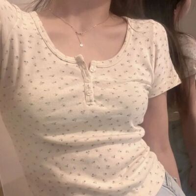 U-neck floral short sleeved slim fit top u领碎花短袖修身上衣