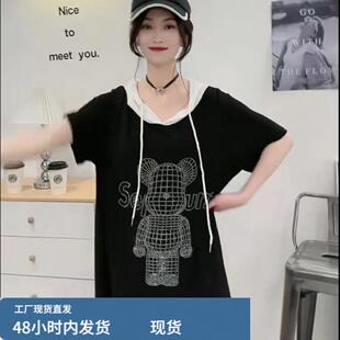 黑色连帽印花短袖T恤女夏季2026新款时尚宽松大尺码显瘦中长版上