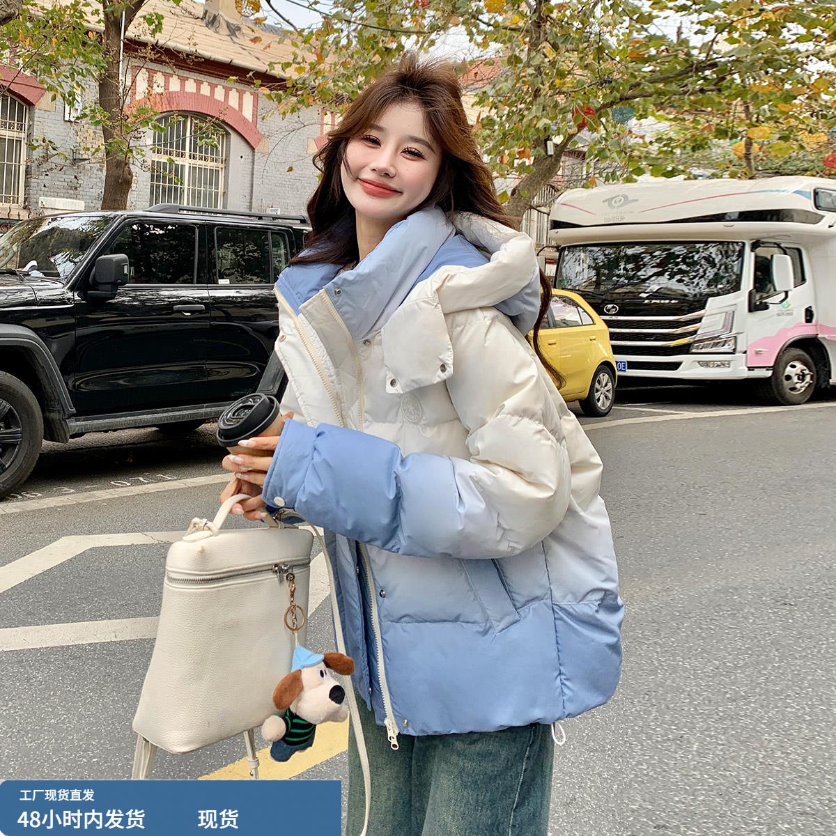 渐变蓝色撞色连帽羽绒服女冬短款学生宽松设计感加厚保暖羽绒外套