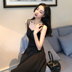 可盐可甜吊带连衣裙仙女2025夏季 显瘦赫本小黑裙 新款 露肩收腰修身