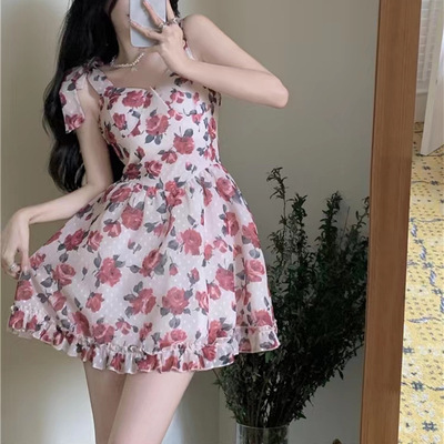 甜美碎花吊带连衣裙女夏季