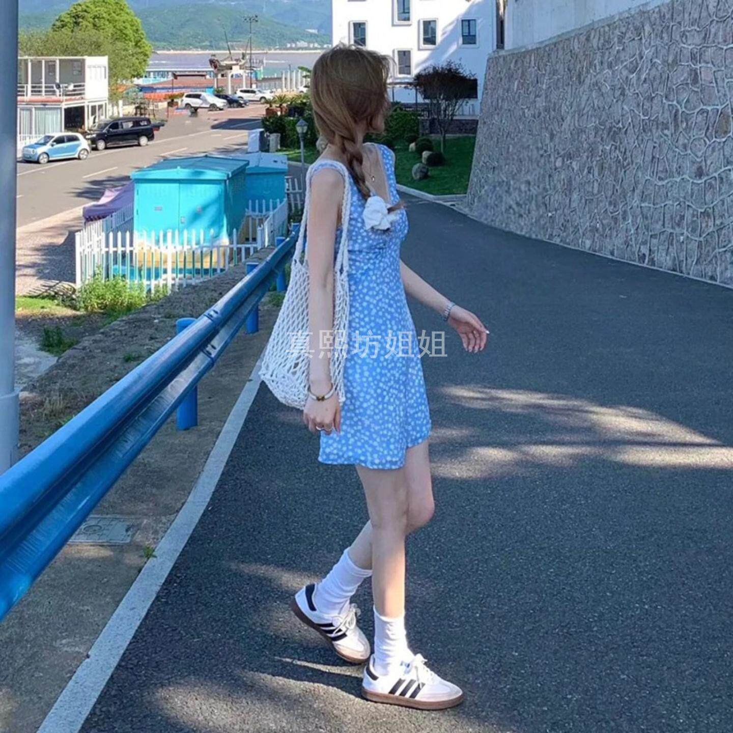 法式蓝色V领碎花连衣裙女夏季