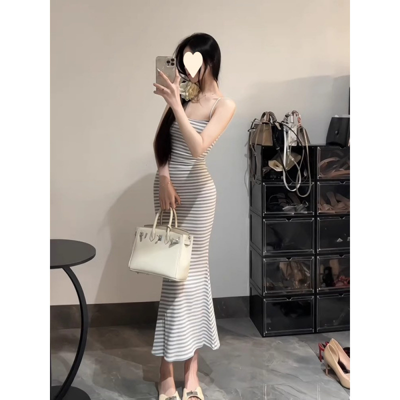 灰色条纹可调节肩带2025春秋夏新款修身收腰百搭辣妹吊带连衣裙女