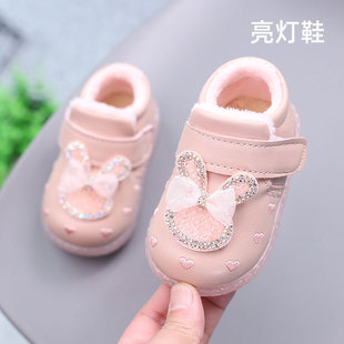 带灯冬季女宝宝鞋子软底婴儿学步鞋女童加绒加厚棉鞋0-1一岁2公主