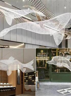 定制镂空鲸鱼雕塑售楼处商场展厅酒店不锈钢铁艺网格金鱼悬吊装饰