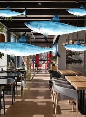 大型玻璃钢雕塑鲨鱼吊挂餐厅墙面装饰品仿真海洋动物发光灯摆件