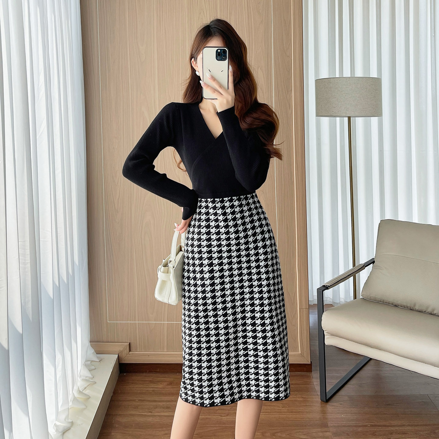 秋冬季名媛中长款包臀针织连衣裙女小香风千鸟格长袖V领毛衣裙子