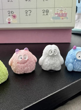 无聊了摆可爱创意小毛怪动物摆件情绪治愈办公桌解压装饰品