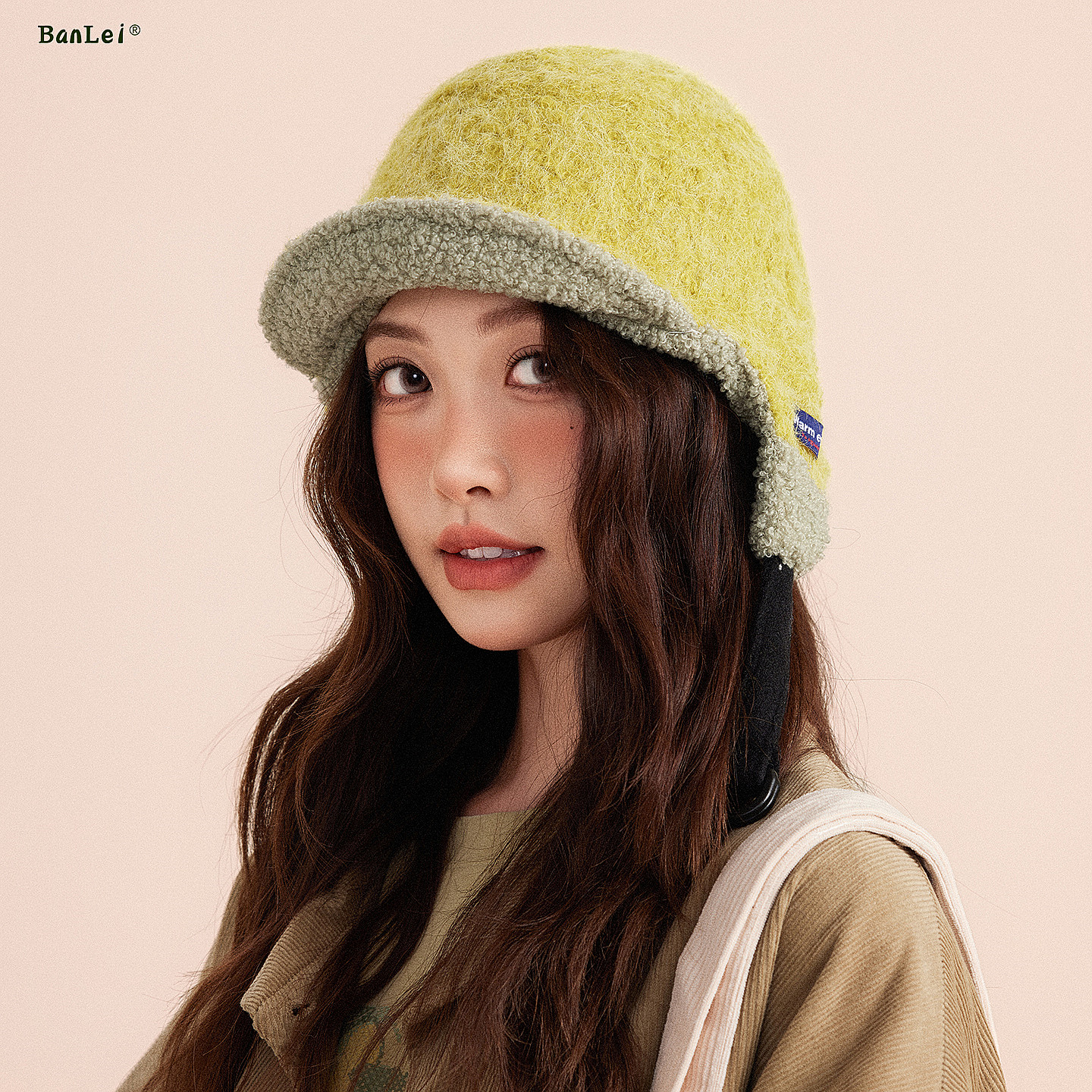 半蕾毛绒护耳潮流雷锋帽