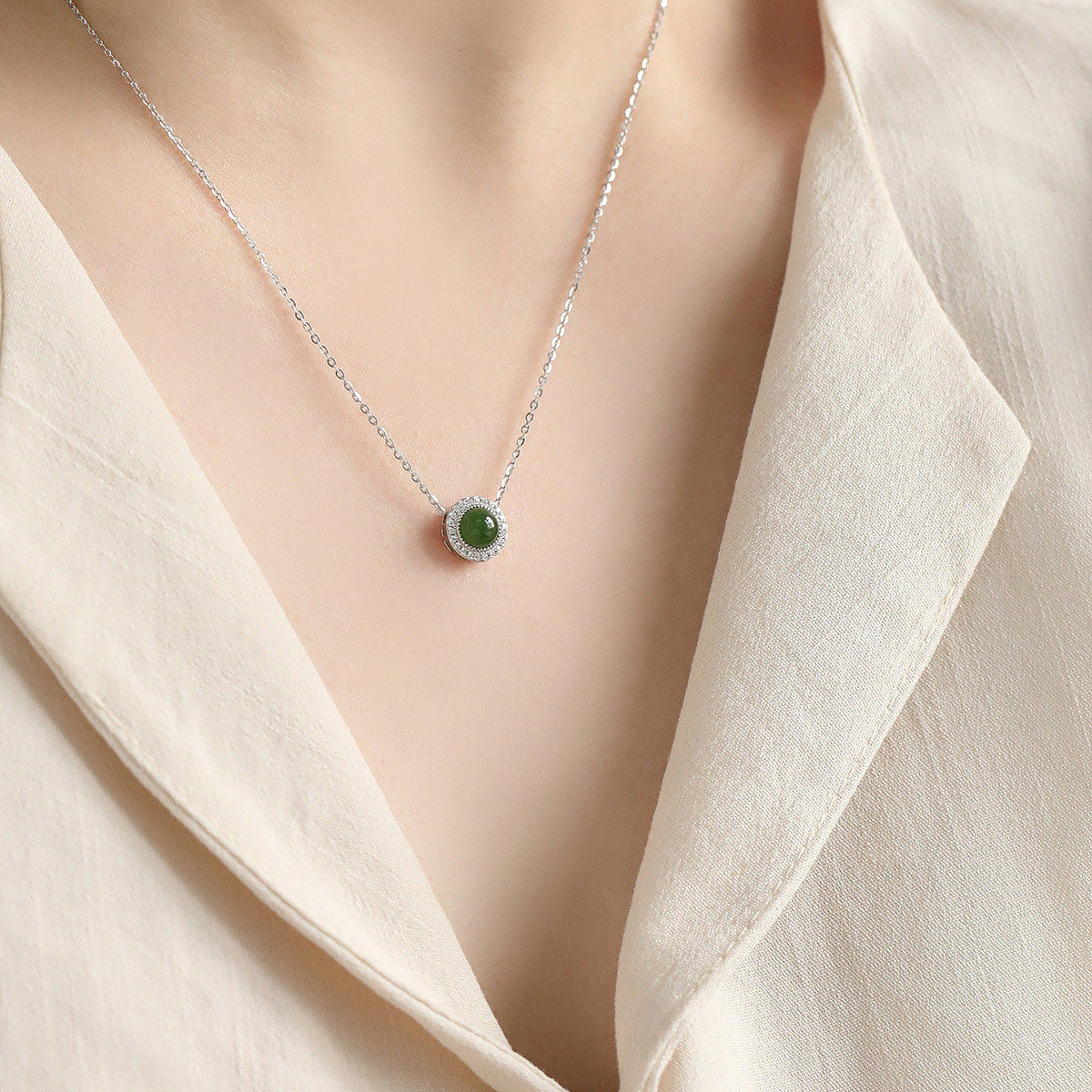 925银个性典雅圆形蛋面项链和田碧玉吊坠女气质简约百搭锁骨链
