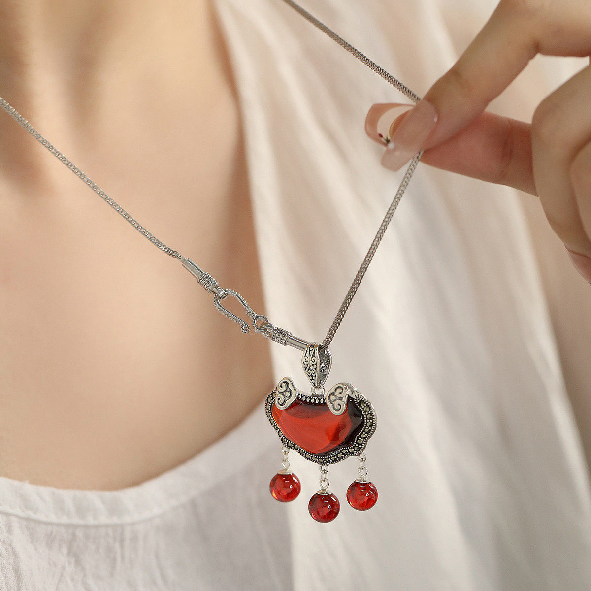 925银红色长命锁吊坠项链轻奢小众链子配饰时尚百搭锁骨链饰品