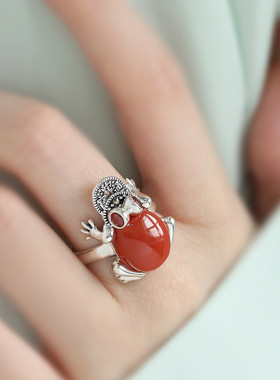925银钱币青蛙南红玛瑙蛋面戒指女复古国风新中式指环小众设计