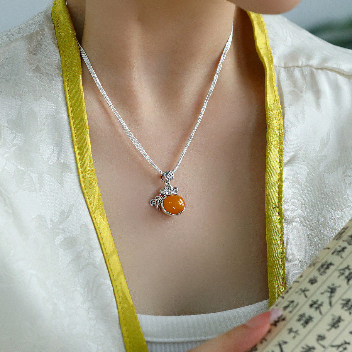 S925纯银蜜蜡复古做旧钱币福袋吊坠女新中式民族风小众气质项链