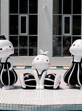 新年生肖卡通兔子玻璃钢雕塑商场庭院幼儿园可爱动物元旦吉祥摆件