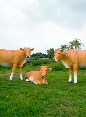 农场玻璃钢仿真黄牛草坪雕塑大型动物摆件公园户外园林景观装饰