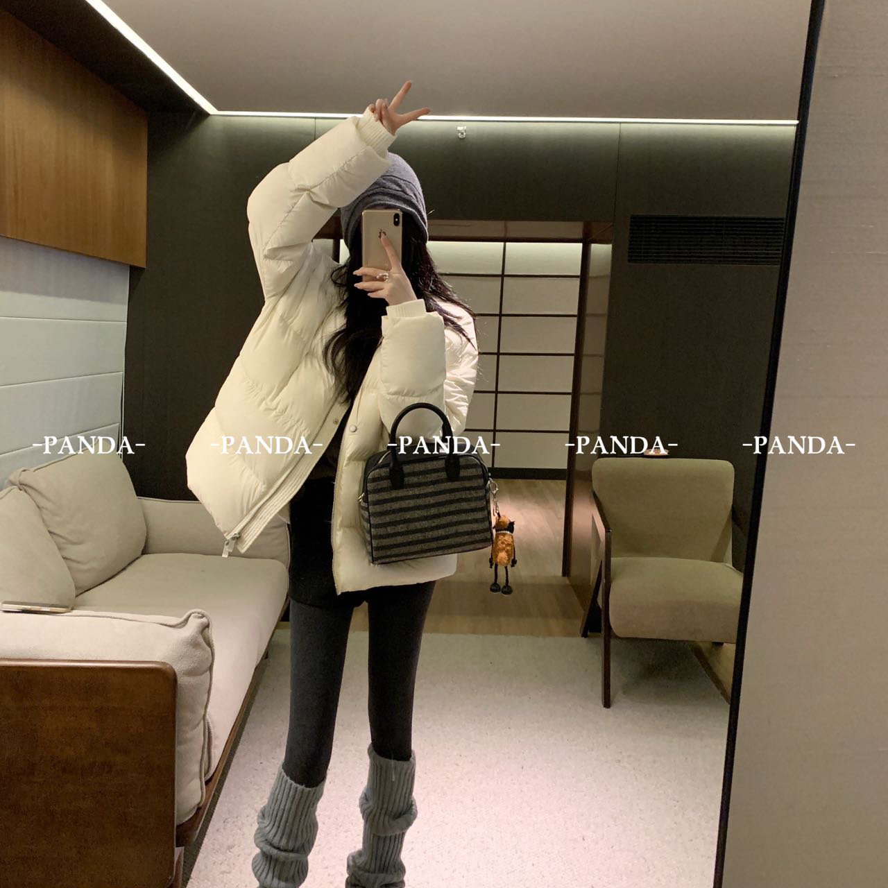 蓬松氛围感拉链+纽扣的双重设计既实穿保暖羽绒服外套