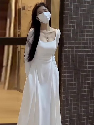 赫本风高级感白色长袖连衣裙子春
