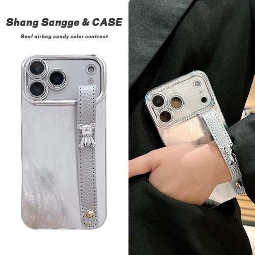 银色小熊腕带适用苹果17Promax手机壳iPhone16Pro新款IP15全包镜头14Plus斜跨可背13防摔外壳12高级感11女款