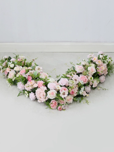 Главный свадебный автомобиль украшает переднюю часть машины розовая роза Big V цветочная ряд