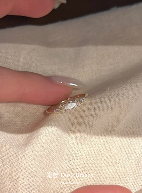 爆闪高颜值马眼锆石戒指女