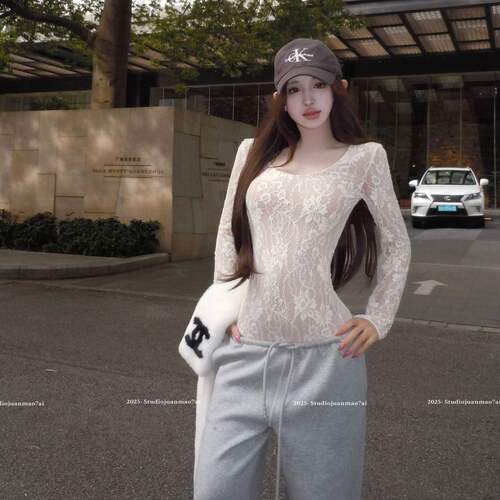 辣妹风白色圆领长袖蕾丝