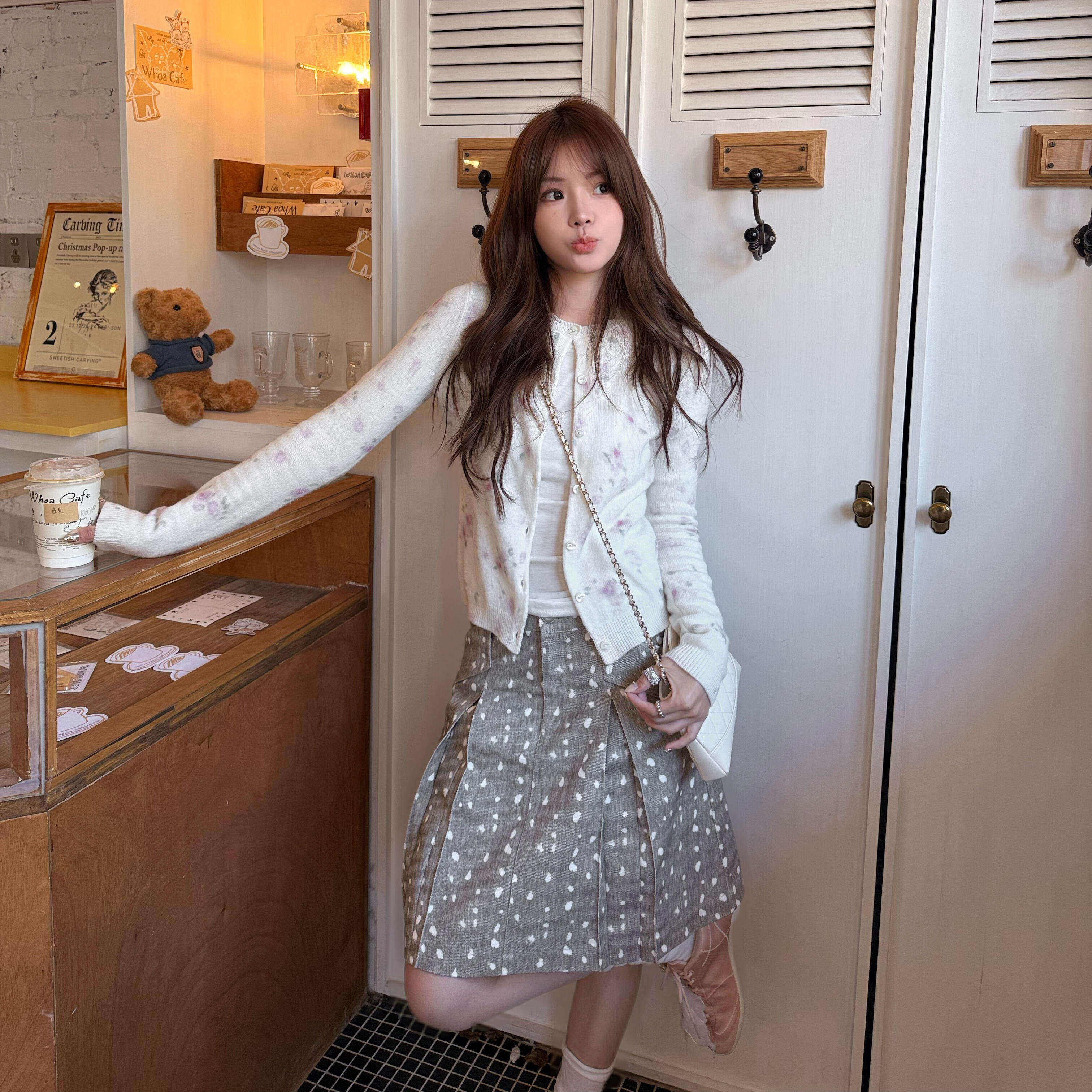 2026新款早春季韩系温柔碎花白色开衫毛衣女休闲短款针织上衣外套