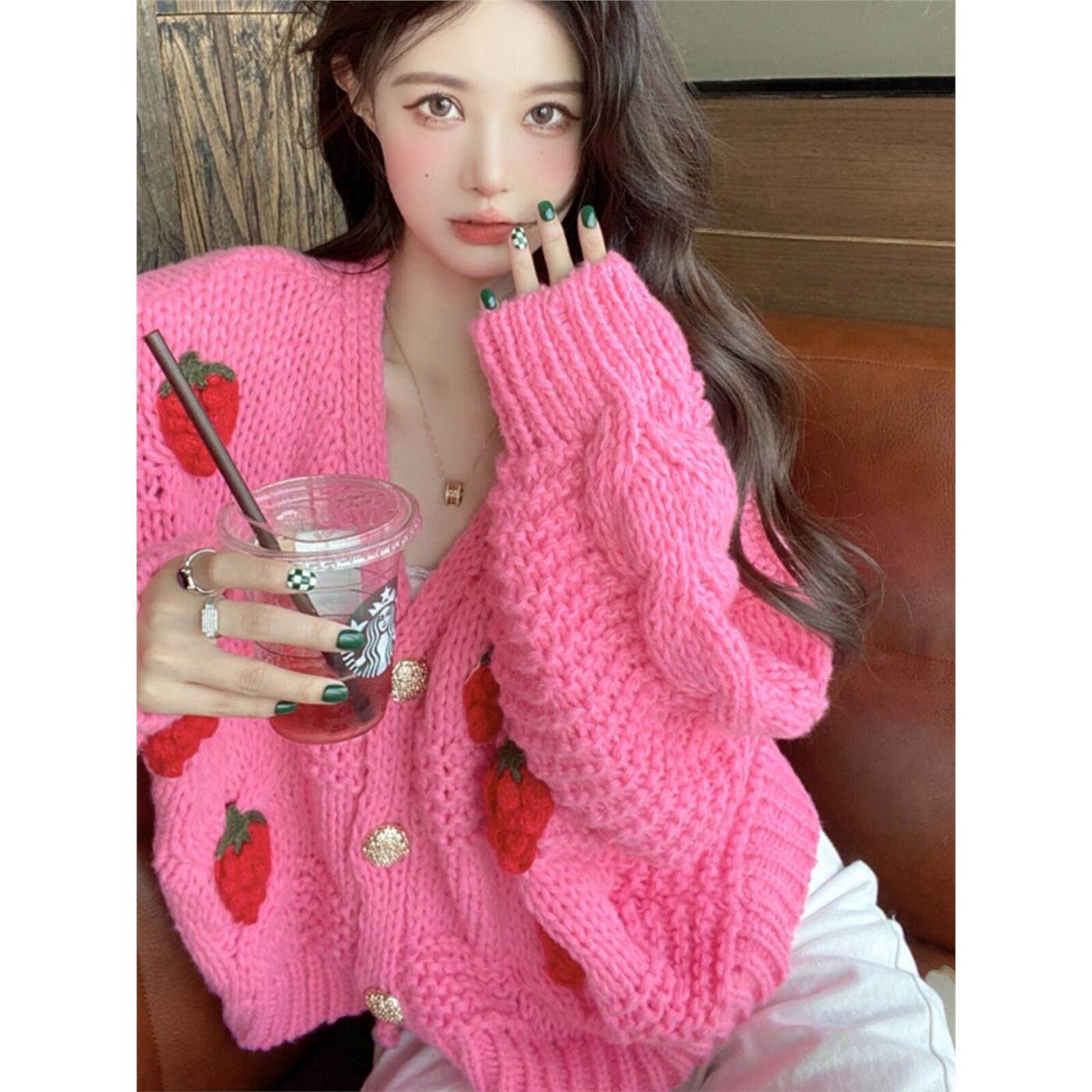 设计高级感温柔慵懒风针织毛衣外套女开衫秋季2024年宽松草莓上衣