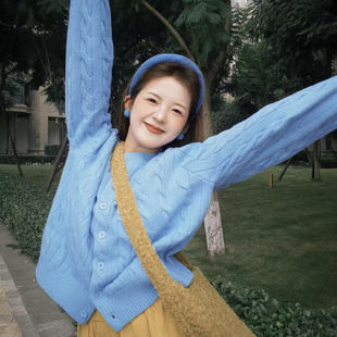 多巴胺蓝色麻花设计感秋冬季圆领针织开衫女显白百搭修身毛衣外套