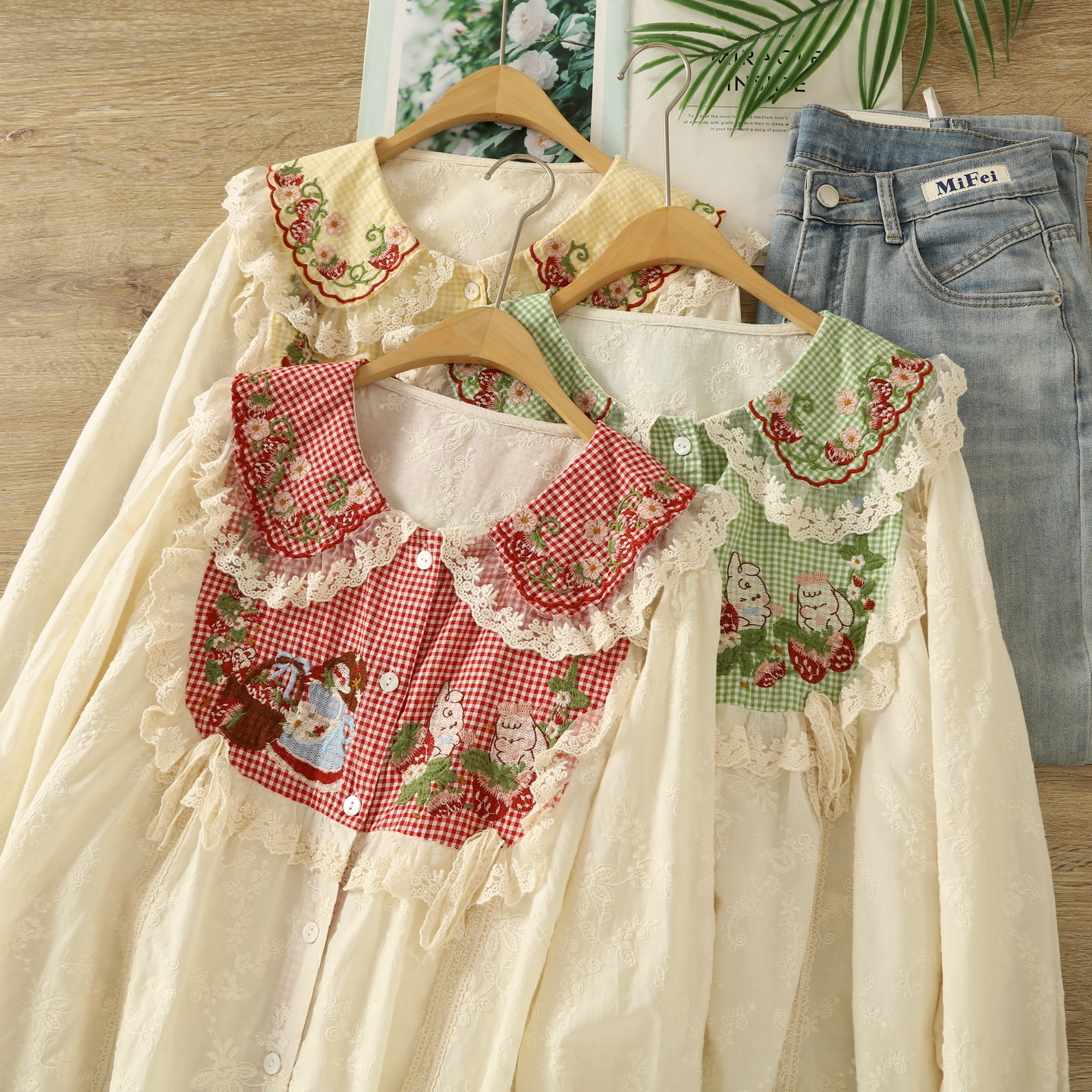 森系甜美娃娃领刺绣衬衫女长袖宽松减龄少女拼接格子蕾丝花边上衣