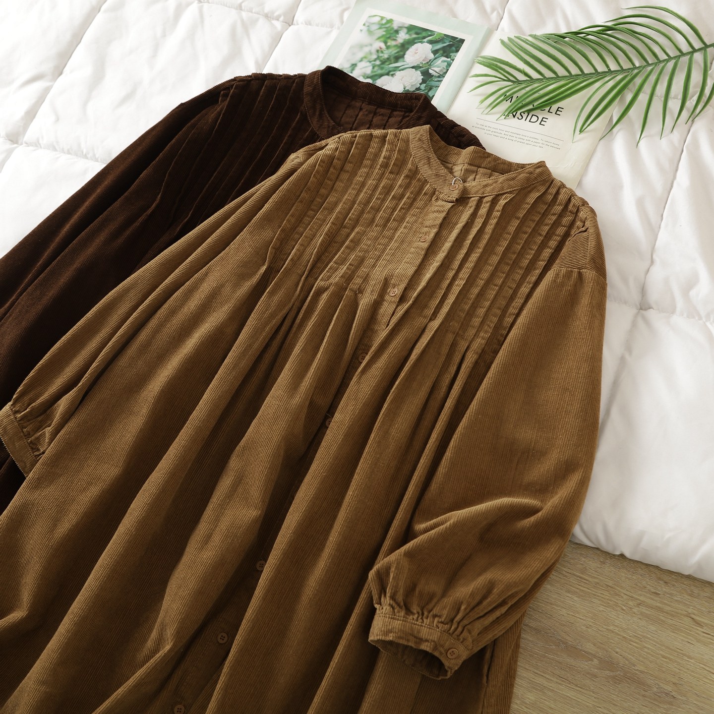 森系复古简约风灯芯绒立领连衣裙女长袖秋冬风琴褶宽松百搭衬衫裙