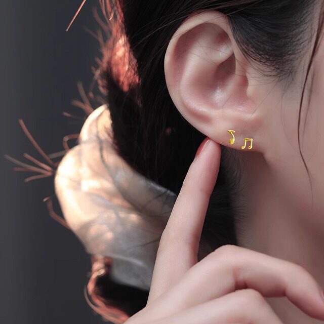 S925纯银音符不对称耳钉女 耳骨钉个性可爱甜美音调迷你小耳环酷