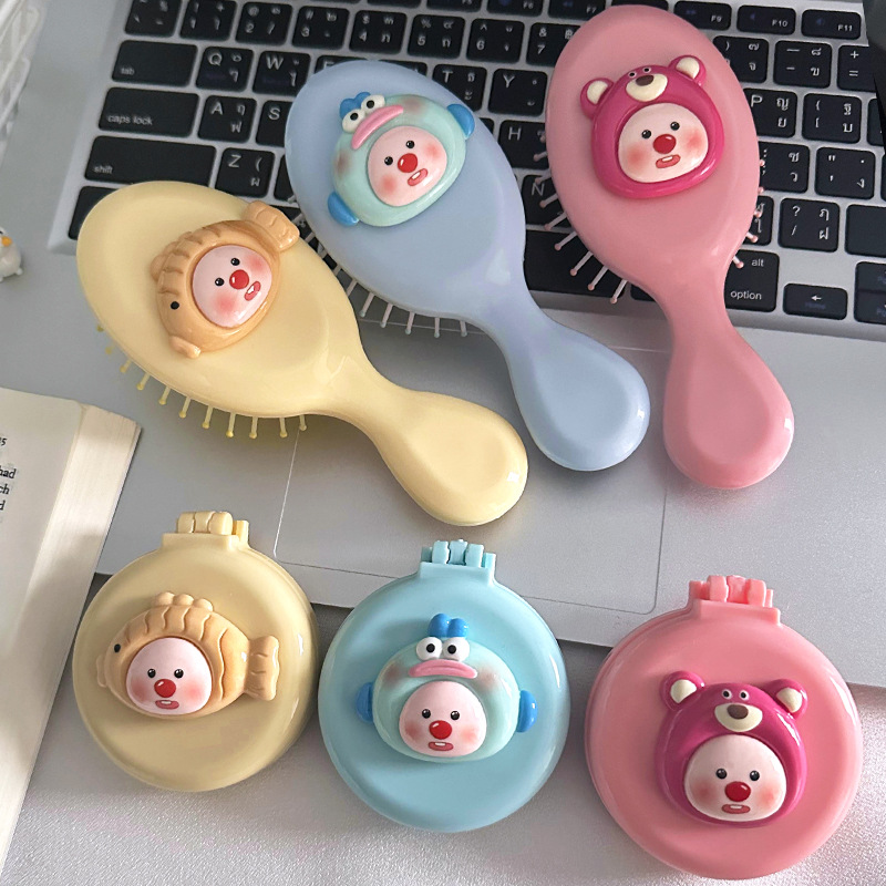 新款可爱变装海狸小气囊梳二合一折叠镜梳diy气垫梳卡通梳子